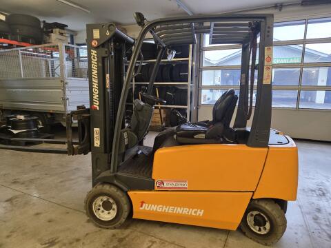 Jungheinrich EFG 320 4-Rad Stapler