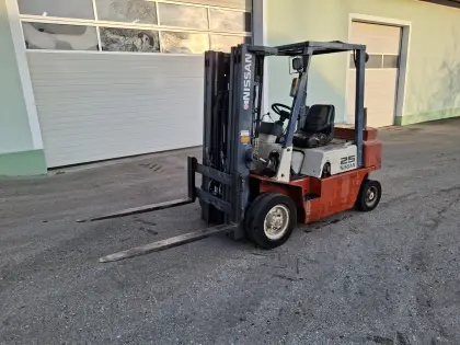 Stapler 2,5t Nissan Diesel