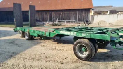 Verkauft wird ein Schwarzmüller Tieflader
