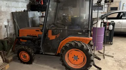 Mitsubishi mit Winterausrüstung Traktor