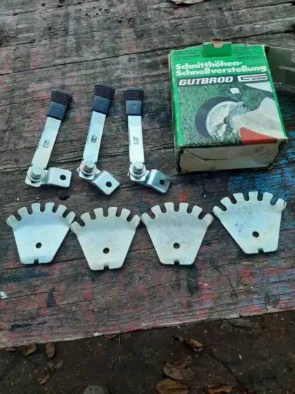 Oldtimer Rasenmäher Restteile