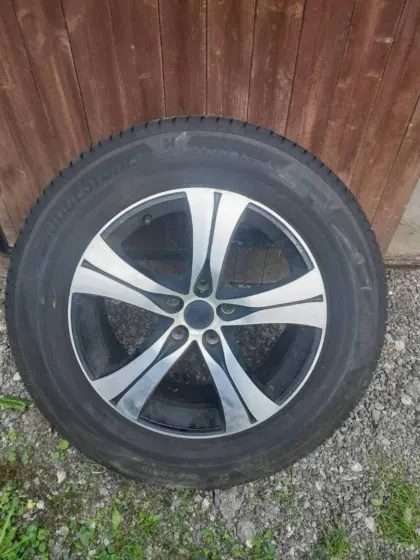 Neue Reifen mit Alufelgen für VW Amarok