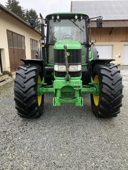 John Deere 6820