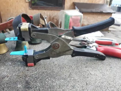 Ohrmarkenzangen, Klauenzangen