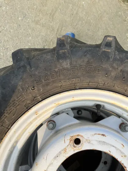 Gume mit Felgen für Ferrari, Pasquali und BCS Traktoren