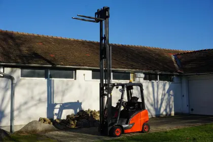 Linde H18D-01; Triplex, Vollfreihub, Kab., LED, Seitenver.