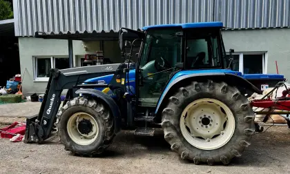 New Holland TL90A mit Frontlader Quicke Q45, Allrad TL90A