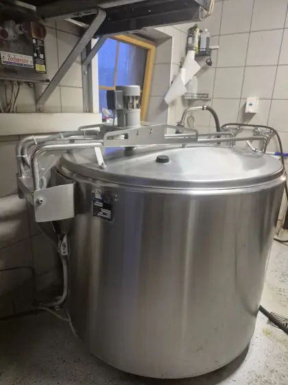 Delaval Milchtank mit Kühlung