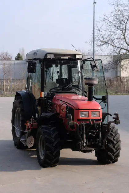 Same Dorado S90 Weinbautraktor