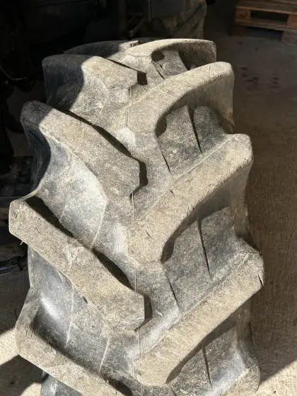 Traktorreifen (420/70 R 30) und (360/70 R 20)