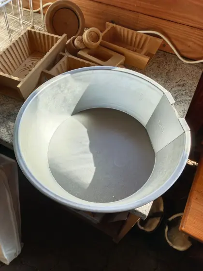 Butterformen und Entrahmungsschüssel