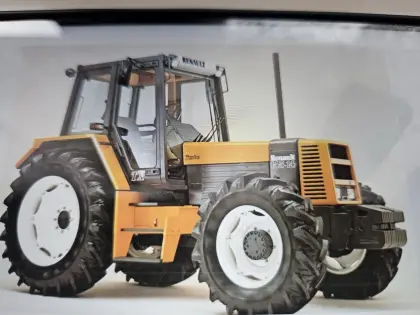 Suche Motorseitendeckel für Renault 145-14