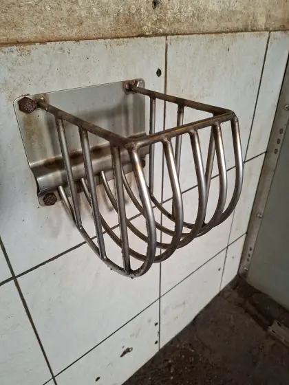 Heuraufe/Lecksteinhalterung