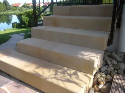 Blockstufen aus Sandstein, Naturstein