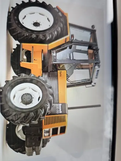 Suche Motorseitendeckel für Renault 145-14