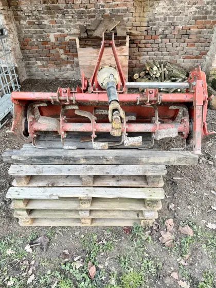 Landmaschine Acker Bodenfräse