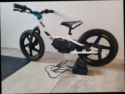 Kinder E-Laufrad Husqvarna E16