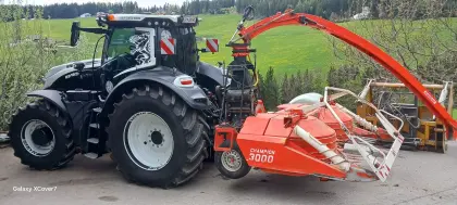 Kemper Champion 3000 mit Mais- und Grasvorsatz
