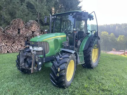 John Deere 5820