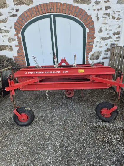 Heuraupe Pöttinger KR 200