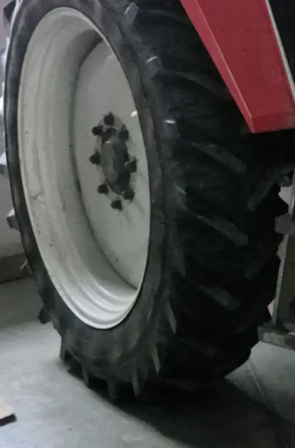 Steyr Serie 80, 8080, 8090, 13,6-38, 11.00-16 Reifen