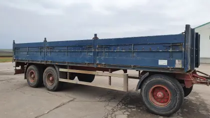 3-Achser mit 8,2m langem Plateau Kässbohrer