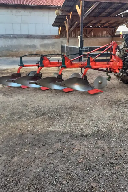 4 Scharen Beetpflug Kverneland