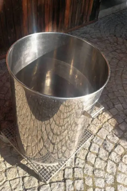 200 l Edelstahlbehälter mit Fahrgestell