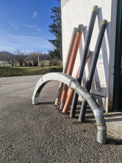 Rohrbogen, Rohre, Schellen für Muser