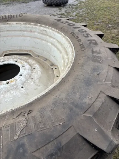Traktorreifen mit Felge 420/85 R38