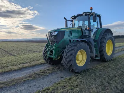 John Deere 6195M