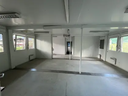 98 m² große Lagerhalle, bestehend aus 6 Containern