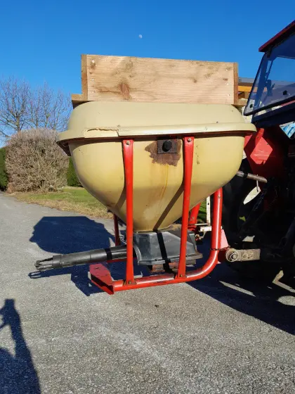 Düngerstreuer 600 kg Gorbe P400