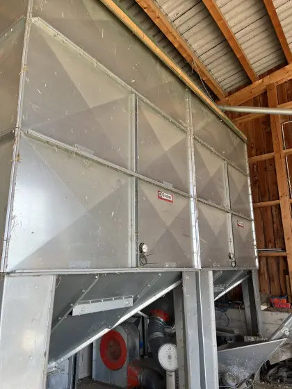 Gruber Getreidesilo mit Zubehör