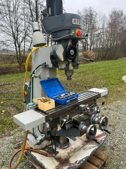 Universalfräsmaschine TOS Olomouc F2V