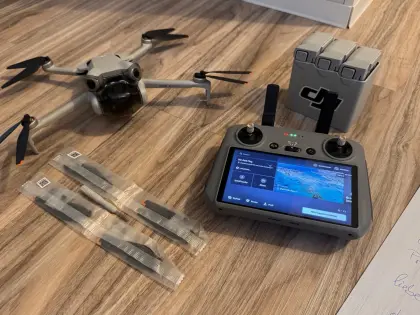 DJI Mini 4 Pro Fly More Combo – Neuwertig