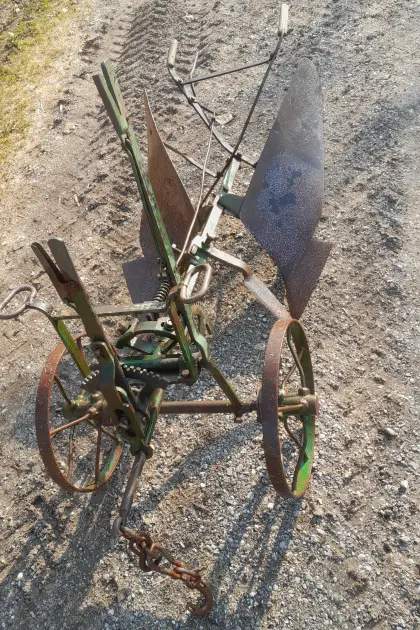 Verkaufe alten Pflug