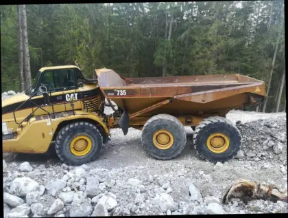 Muldenkipper Cat 735