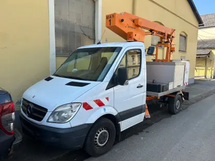 Mercedes Benz Sprinter mit Hebebühne