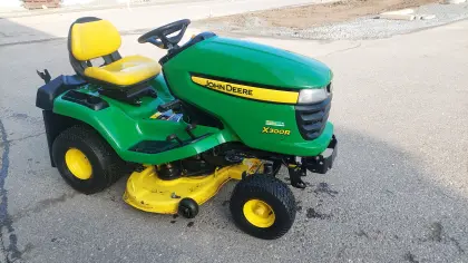 Rasenmähertraktor John Deere X300R