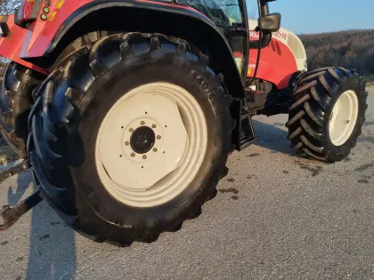 Traktorreifen 540/65R34 und 440/65R24 von Steyr MT