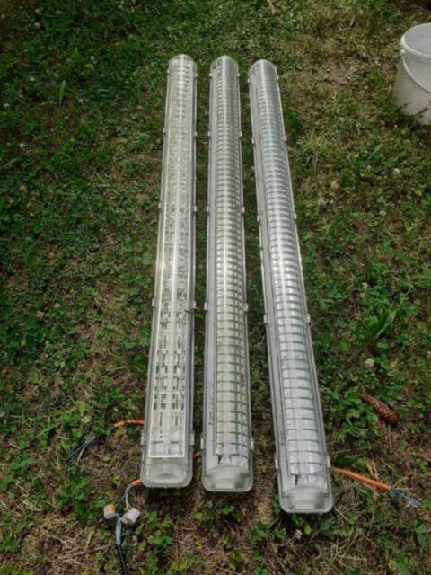 Wannenleuchte, Leuchtstoffröhren