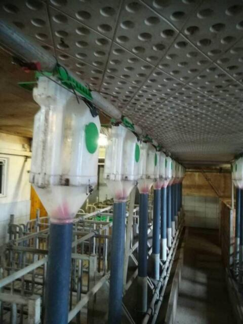 Ablaufrohre von Volumendosierer Plastik und Eisen