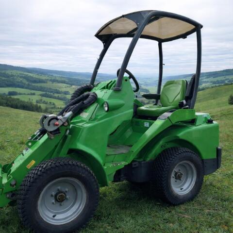 Hoflader Avant 520