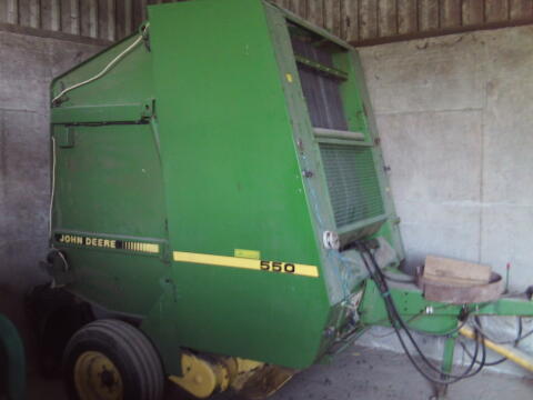 Rundballenpresse John Deere 550