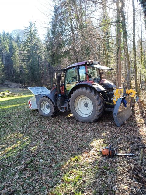 Valtra N134 mit Rüfa