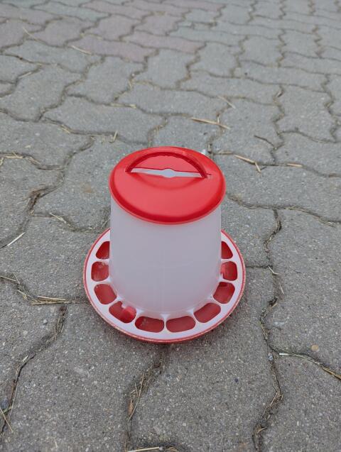 Wachtel- oder Hühnerfutterautomat