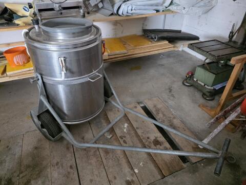 Westfalia Milchtank 160 l und 200 l mit Deckel und Wagerl