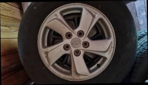 Autoreifen Hyundai mit Alufelgen