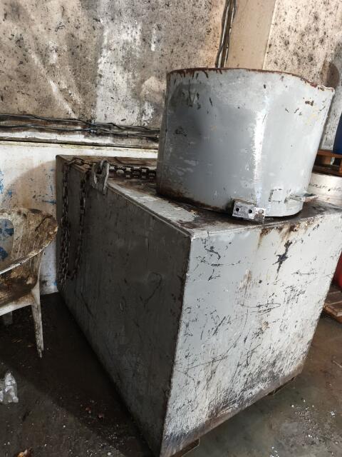 1.000 l Dieseltank mit Pumpe